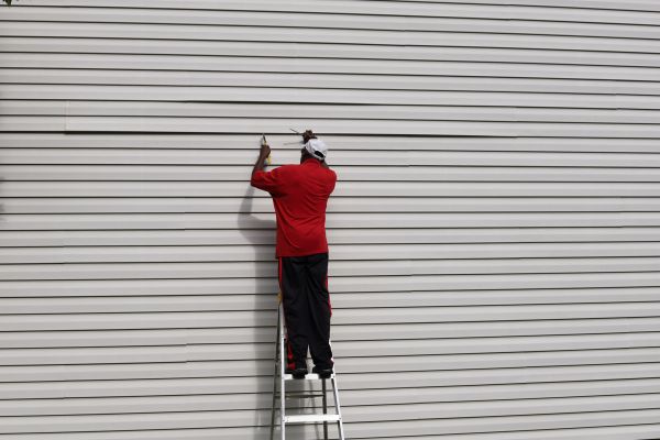 Siding Reattachment Service