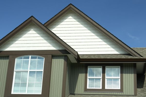 Vertical Vinyl Siding Repair Service